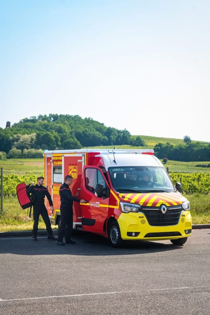 DRAME DE LA ROUTE EN CHARENTE-MARITIME : UN MOTARD DE 47 ANS PERD LA VIE À SAINT-HILAIRE-DE-VILLEFRANCHE
