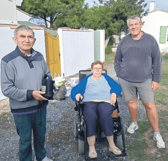 Île de Ré : un fauteuil roulant électrique offert à Catherine, un geste généreux entre deux communes